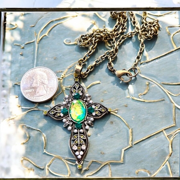 Elegant Green, Gold, and Bronze toned Cross Pendant Necklace - Picture 16 of 16